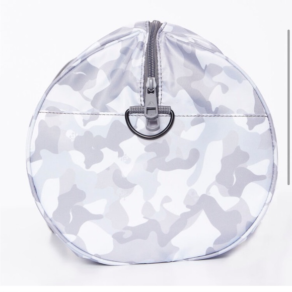 State Bags x Soulcycle Felix Gray Camo Print Duffel Bag NWT - Picture 4 of 4